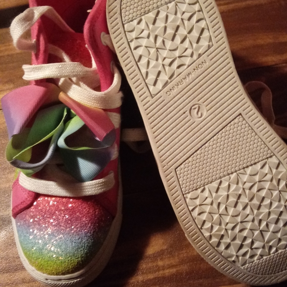 Jojo Siwa casual high-top sneaker

Rainbow stripe - Picture 3 of 4